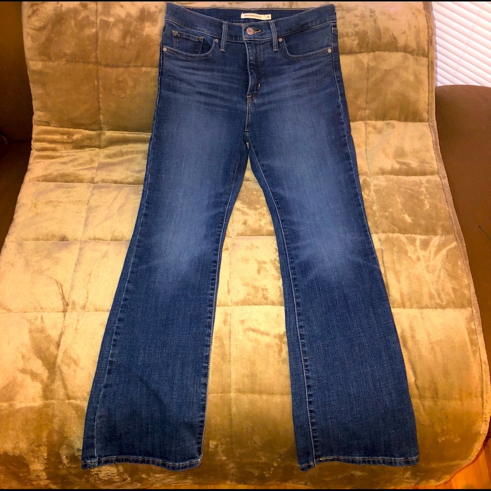 315 Levi’s Shaping Bootcut